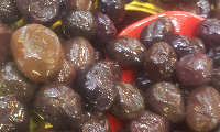 Selçuklu  Türkiyenin en ünlü zeytin markası 180 e 200 kalibre iri taneli siyah zeytini